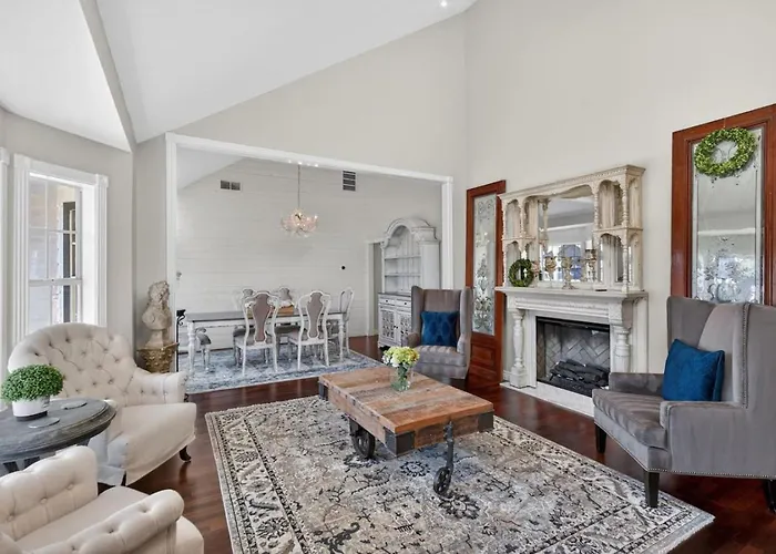 Pool, Hot Tub, Game And Fire Pit Holiday home *