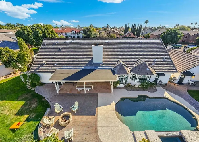 Pool, Hot Tub, Game And Fire Pit Holiday home